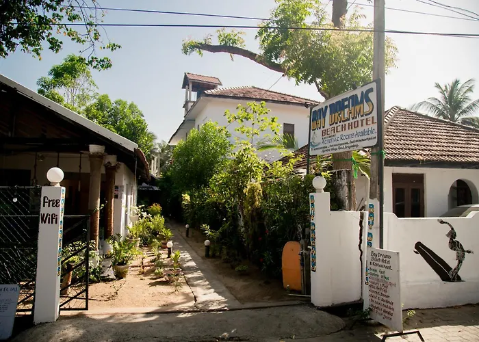 Bay Dreams Beach Hotel & Surf Camp