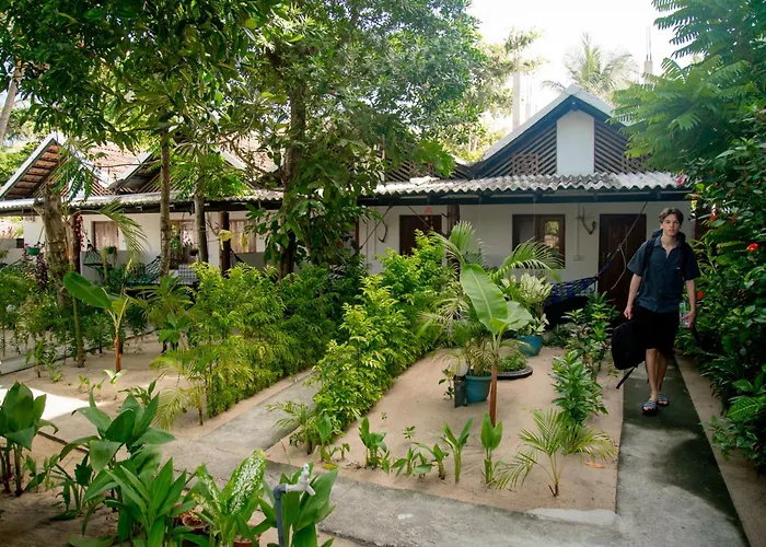 Bay Dreams Beach Hotel & Surf Camp